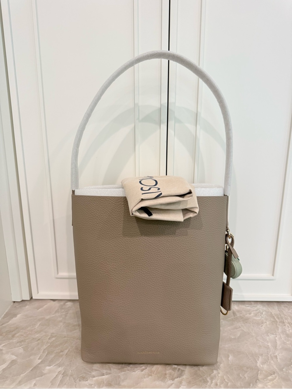 NWT Maison de Sabre Grey Leather Bucket Soft Tote Bag with bag charm - Picture 9 of 16